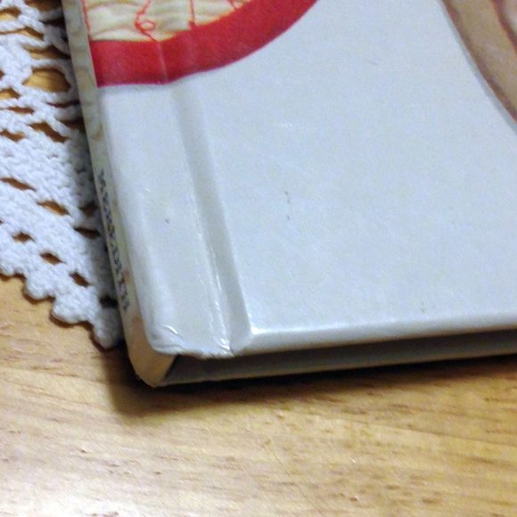 Vintage Better Homes and Gardens Sewing Book - Picture 2 of 10